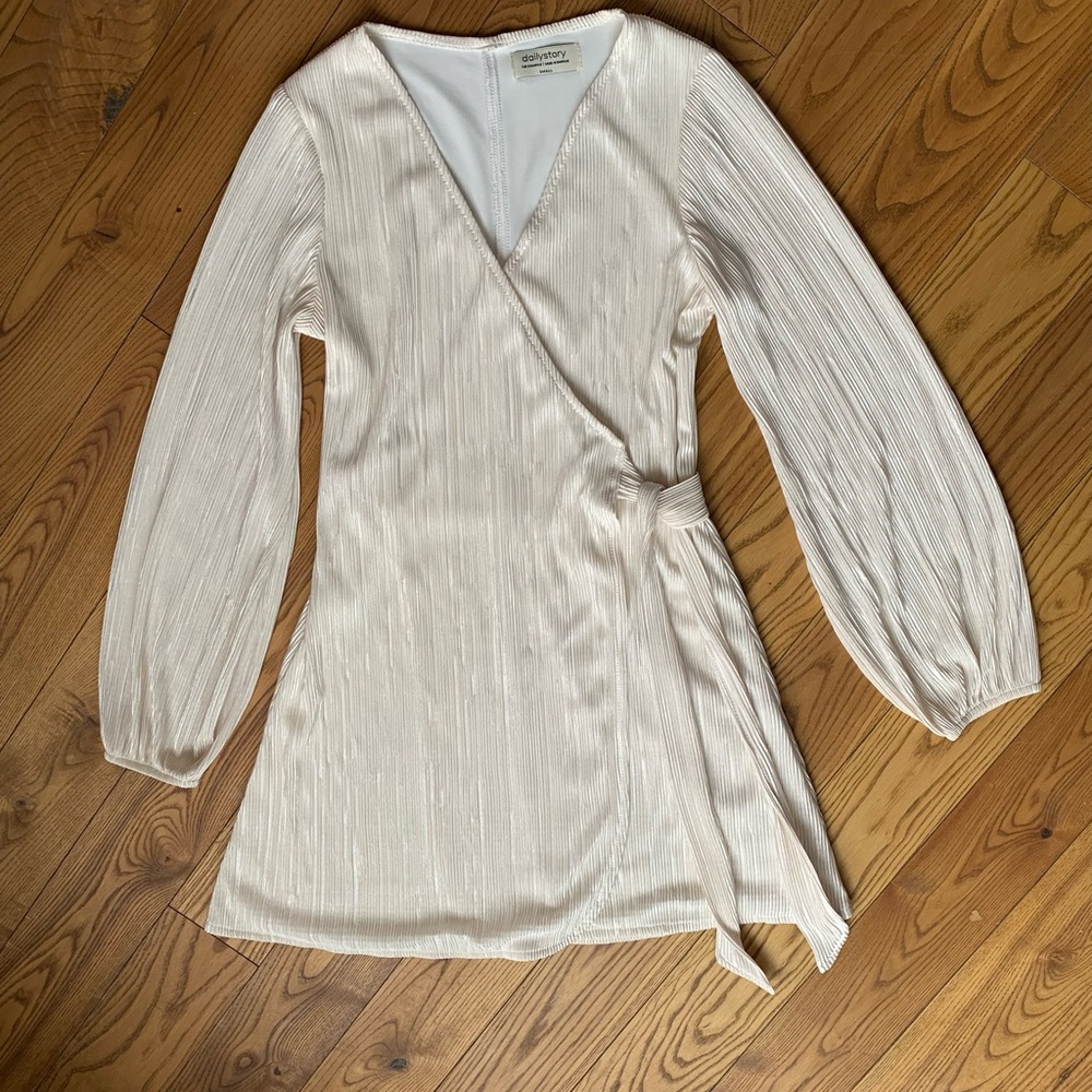 Dailystory Elegant Cream Wrap Dress